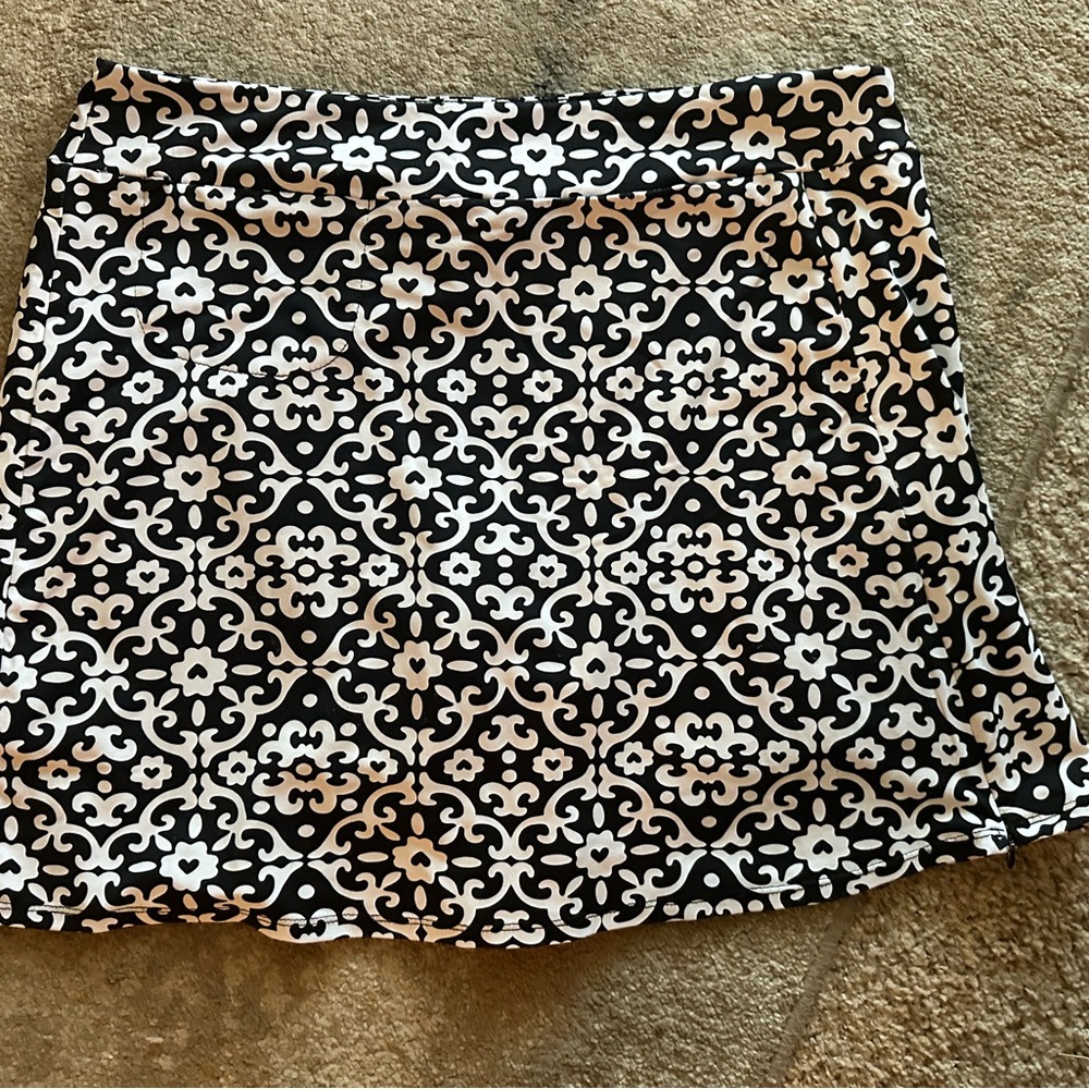 Lulu-B resort wear pickleball black and White A-Line skort